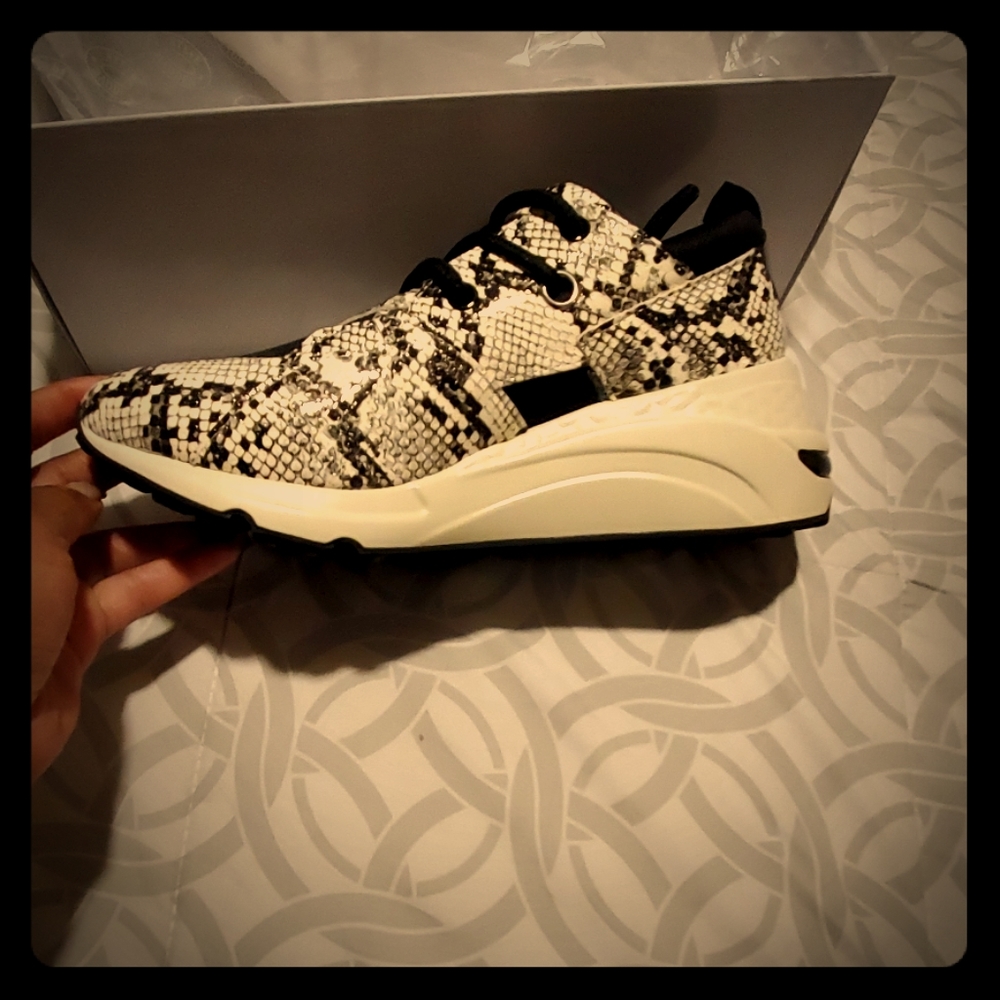 Steve Madden Cliff Coral-Glow in the Dark